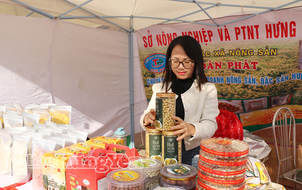 Sản phẩm hạt sen giòn của Hợp tác xã Nông sản Toàn Phát, xã Khoái Châu.