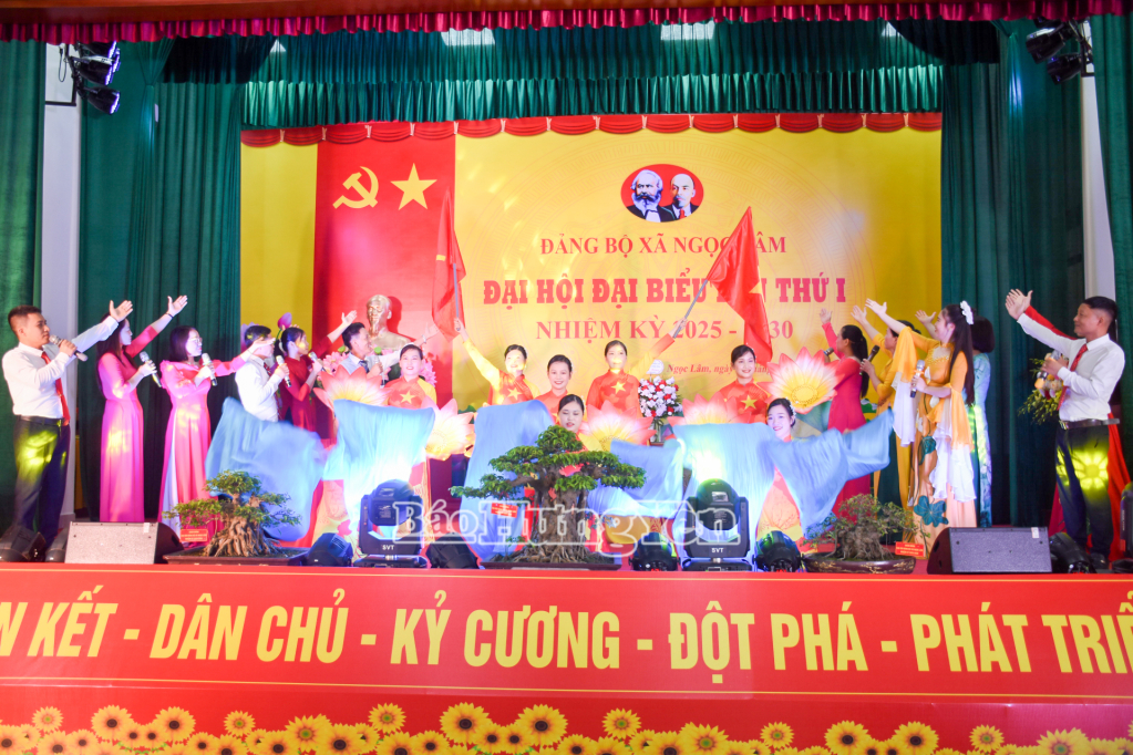 Văn nghệ chào mừng.