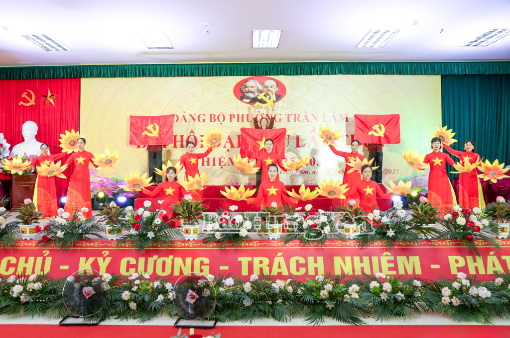 Chương trình nghệ thuật chào mừng đại hội.