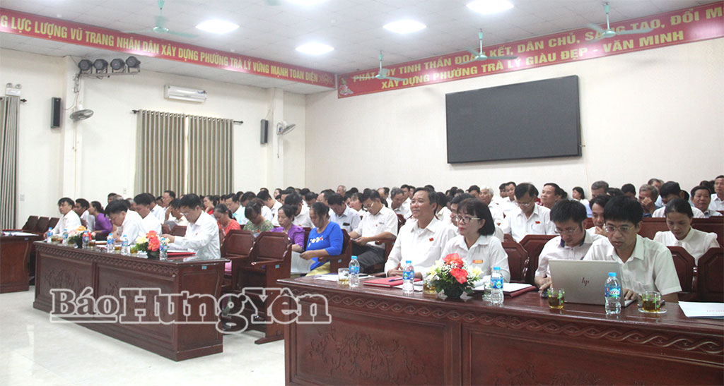 Các đại biểu tham dự kỳ họp.