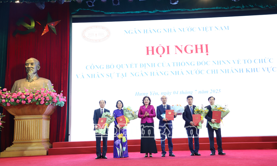 Công bố quyết định về tổ chức và nhân sự Ngân hàng Nhà nước Chi nhánh Khu vực 12
