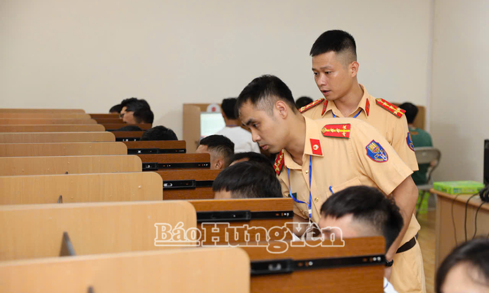 242 học viên đầu tiên đạt kết quả sát hạch lái xe do lực lượng cảnh sát giao thông tổ chức