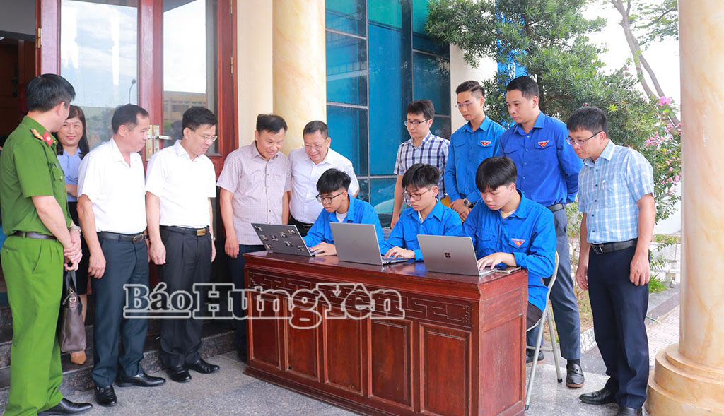 Kiểm tra việc đăng nhập, dự thi trên máy tính của sinh viên Trường Đại học Y Dược Thái Bình.