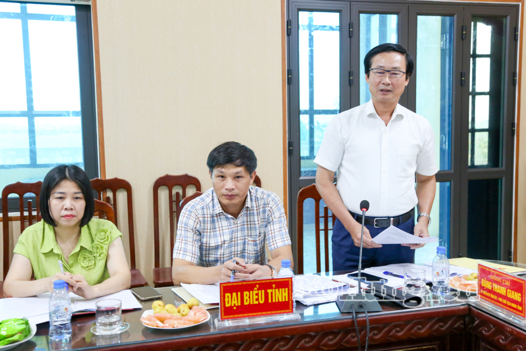 Đồng chí Nguyễn Bật Khánh, Phó Chủ tịch Ủy ban MTTQ Việt Nam tỉnh phát biểu tại buổi làm việc.