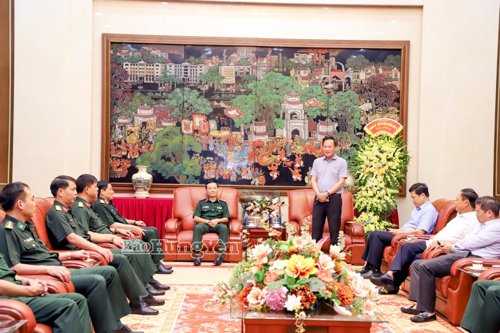 Đồng chí Bí thư Tỉnh ủy Nguyễn Hữu Nghĩa phát biểu tại buổi tiếp Đoàn công tác Bộ Tư lệnh Quân khu 3.