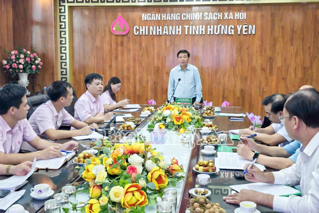 Đồng chí Nguyễn Quang Hưng, Ủy viên Ban Thường vụ Tỉnh ủy, Phó Chủ tịch Thường trực UBND tỉnh phát biểu chỉ đạo hội nghị.