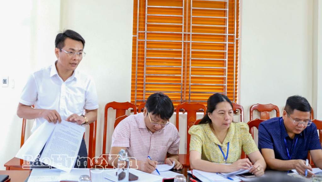 Lãnh đạo xã Phạm Ngũ Lão phát biểu tại buổi kiểm tra.