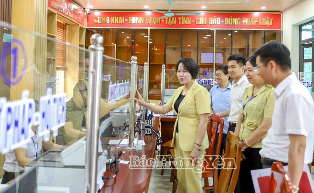 Tổ công tác kiểm tra Trung tâm Phục vụ hành chính công xã Phạm Ngũ Lão.