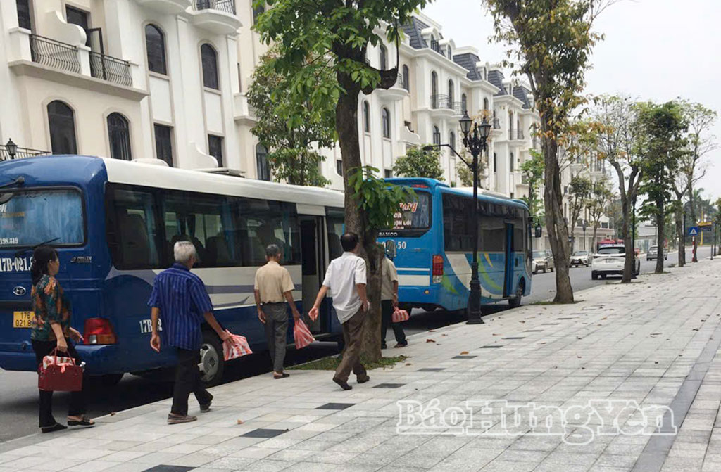 Một tour du lịch “0 đồng” do Trung tâm Chăm sóc sức khỏe cộng đồng Minh Phúc ASIA (thuộc Viện Khoa học Chăm sóc sức khỏe Việt Nam) tổ chức, từng bị phản ánh về việc lồng ghép quảng cáo, bán thực phẩm chức năng với giá cao.