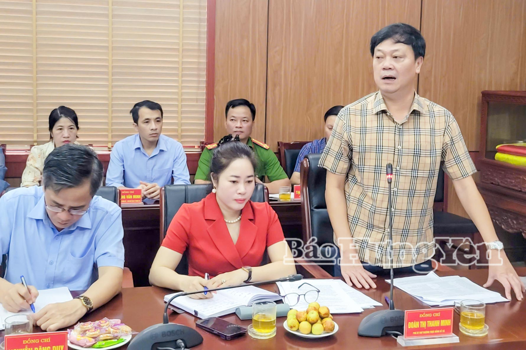Lãnh đạo xã Lương Bằng báo cáo tại buổi làm việc.