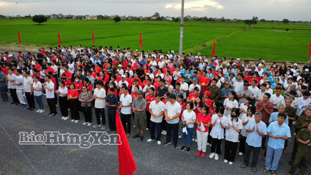 Cán bộ, đảng viên, Nhân dân xã Nguyễn Trãi tham gia sự kiện. Ảnh: Đào Đoan