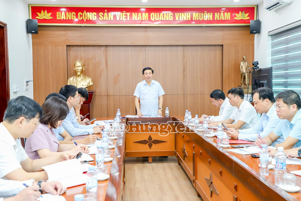 Đồng chí Phó Chủ tịch Thường trực UBND tỉnh Nguyễn Quang Hưng và Đoàn công tác kiểm tra công tác giải ngân vốn đầu tư công, vận hành chính quyền địa phương hai cấp tại xã Nghĩa Trụ.