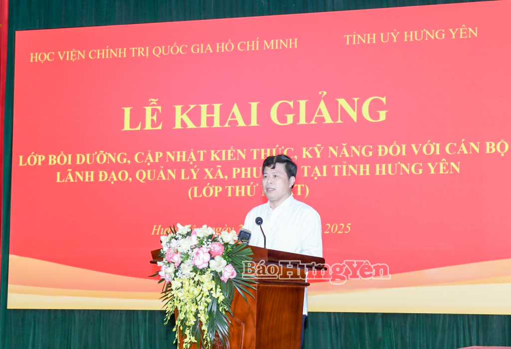 Đồng chí Trần Quốc Toản, Phó Bí thư Thường trực Tỉnh ủy phát biểu tại lễ khai giảng.