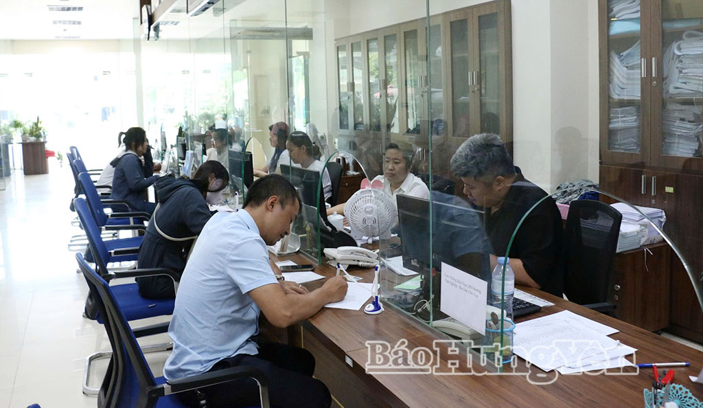Hoạt động tại Trung tâm Phục vụ hành chính công tỉnh.