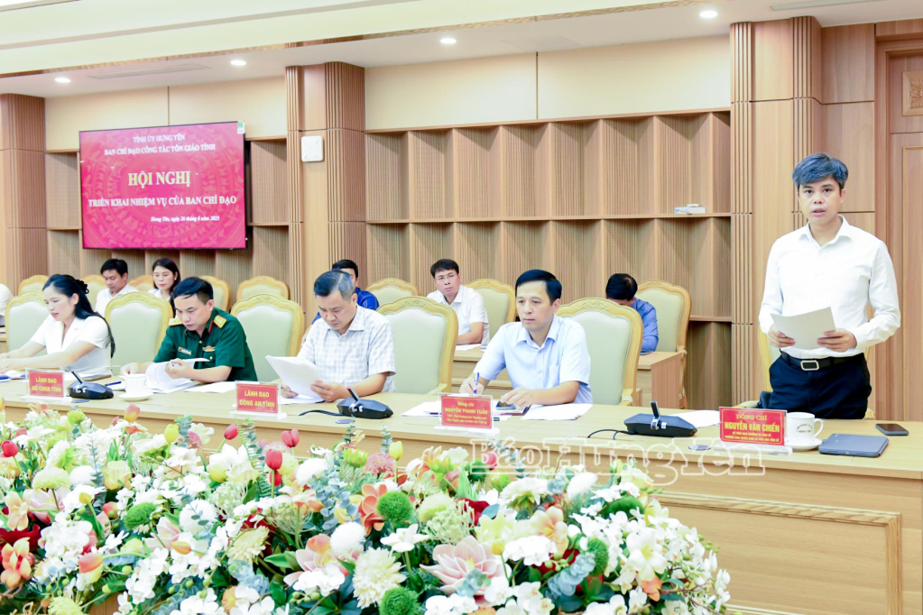 Các đại biểu thảo luận tại hội nghị.