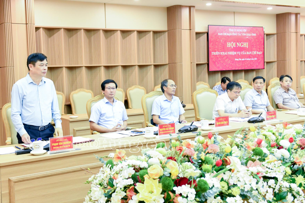 Các đại biểu thảo luận tại hội nghị.