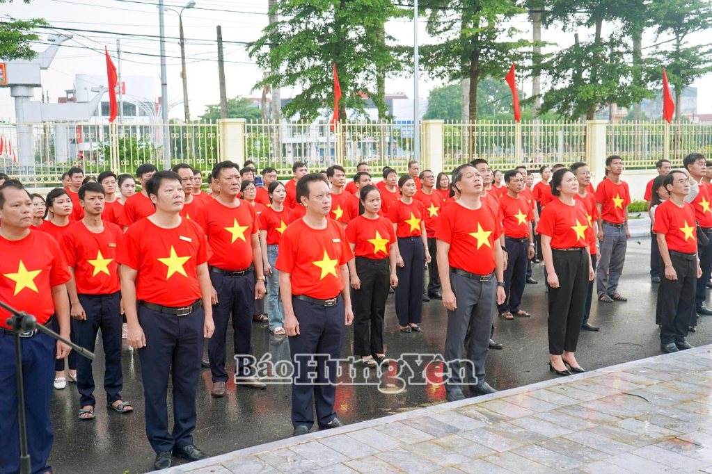 Lễ chào cờ tại xã Vũ Thư.