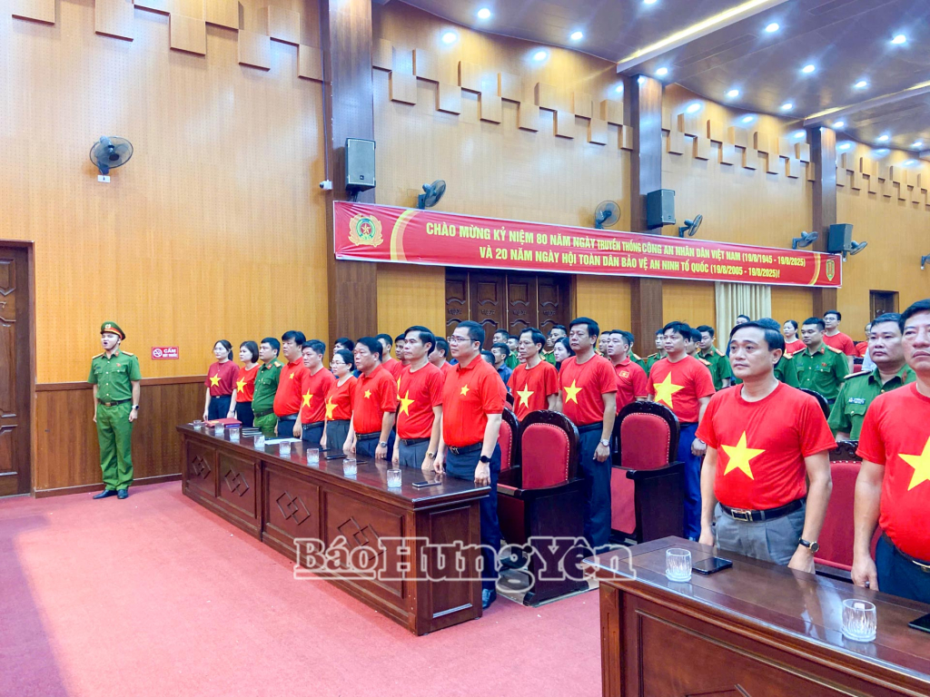 Lễ chào cờ tại xã Như Quỳnh.