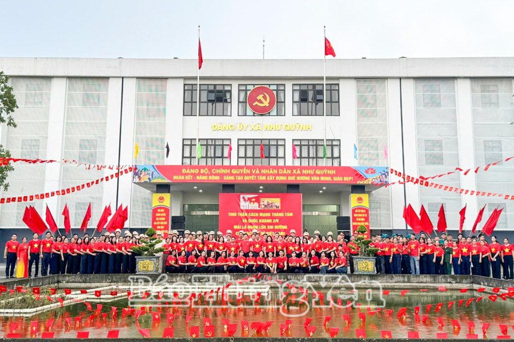 Không khí lễ chào cờ tại xã Như Quỳnh.