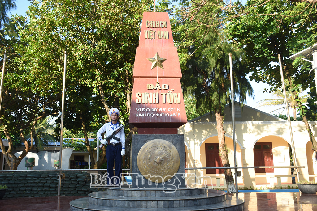 Đảo Sinh Tồn vững vàng, như bức thành đồng của Tổ quốc nơi đầu sóng, ngọn gió.