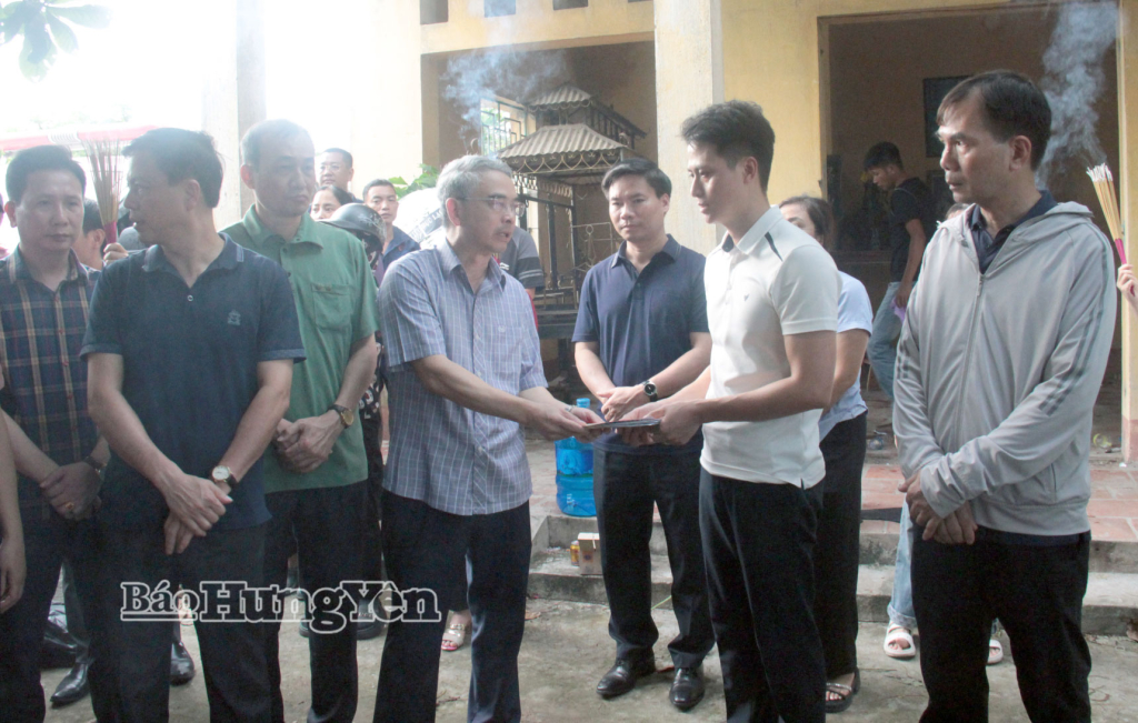 Lãnh đạo tỉnh thăm hỏi, chia buồn, động viên gia đình nạn nhân.