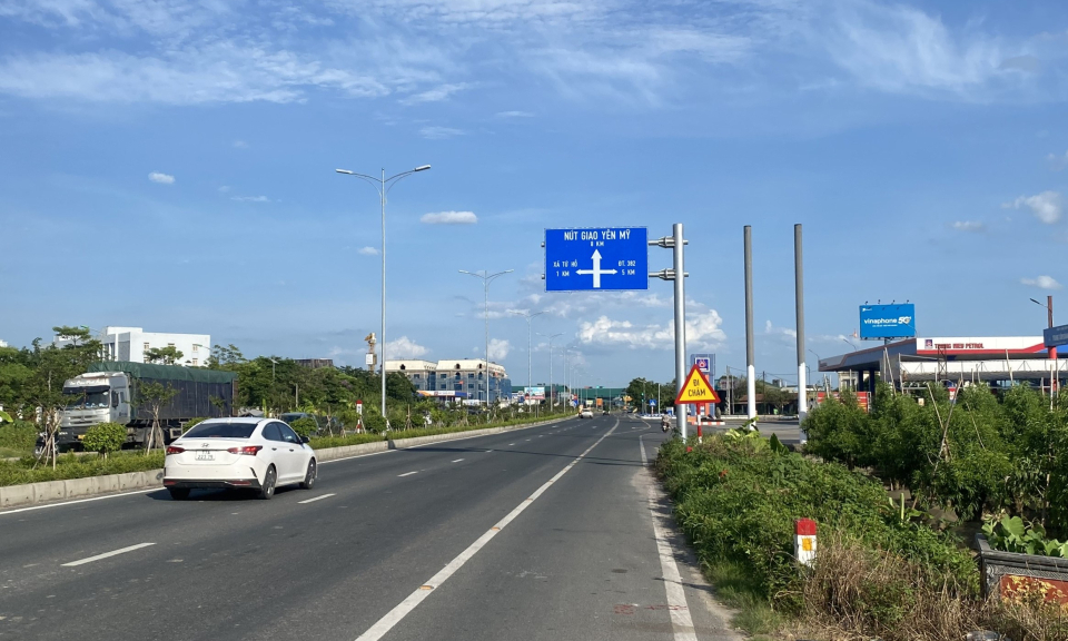 Biển chỉ dẫn đường sai địa danh tr&ecirc;n đường ĐT.379