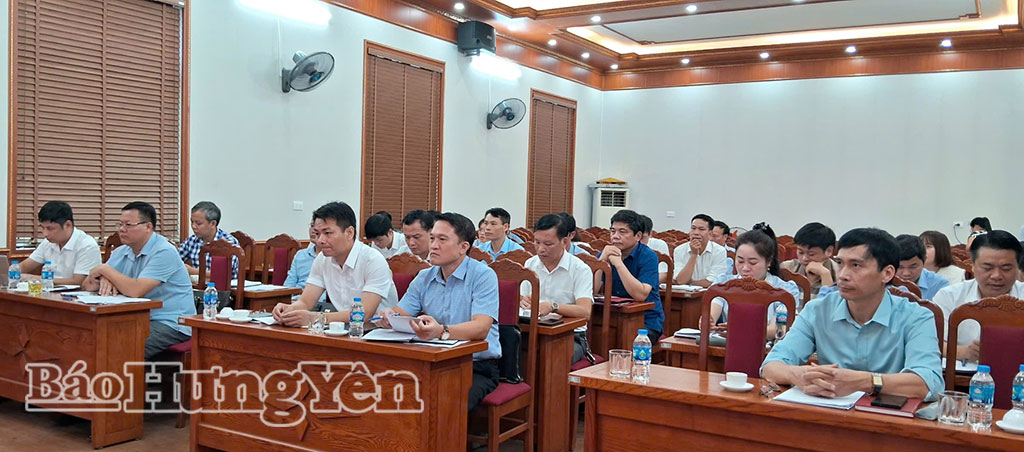 Các đại biểu dự hội nghị giao ban.