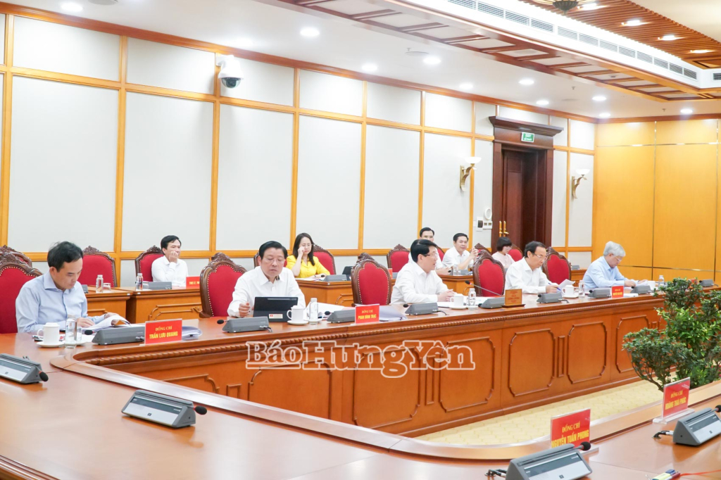 Chủ tịch nước Lương Cường và các đồng chí Ủy viên Bộ Chính trị, Ban Bí thư Trung ương Đảng tại buổi làm việc.