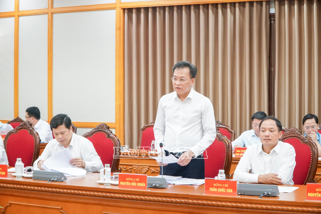 Đồng chí Bí thư Tỉnh ủy Nguyễn Hữu Nghĩa phát biểu tại buổi làm việc.