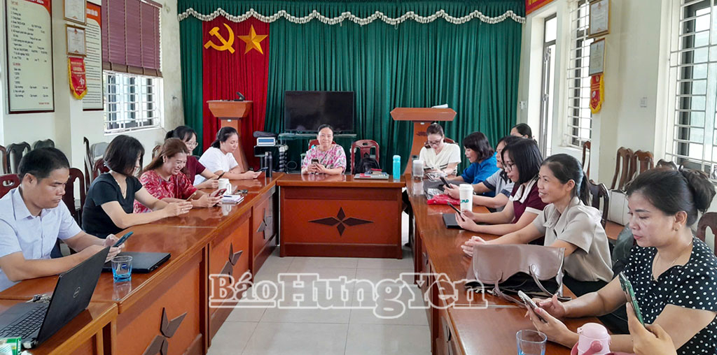 Cán bộ, giáo viên Trường Tiểu học & THCS Hoàn Long hưởng ứng Chương trình “65 năm nghĩa tình Việt Nam - Cuba”.