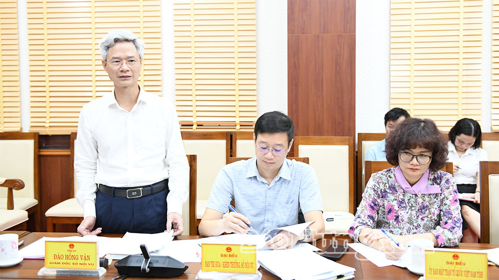 Các đại biểu thảo luận tại hội nghị.