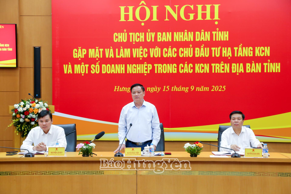 Đồng chí Nguyễn Khắc Thận, Phó Bí thư Tỉnh ủy, Chủ tịch UBND tỉnh phát biểu tại hội nghị.