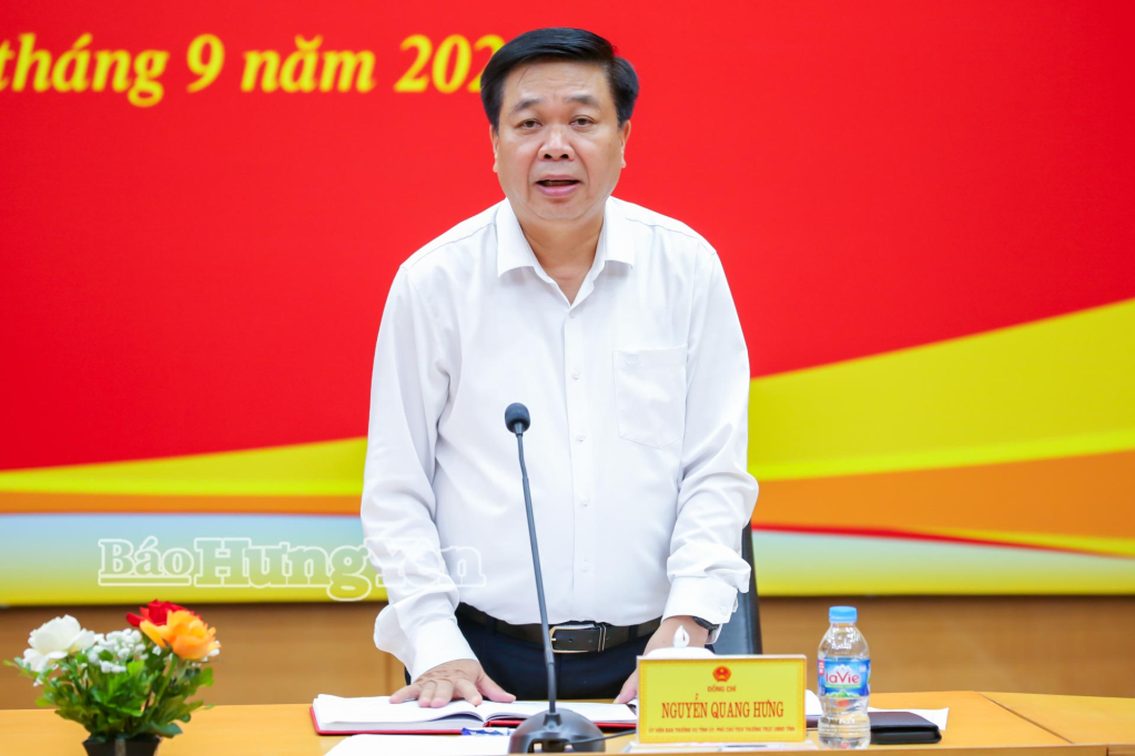 Đồng chí Nguyễn Quang Hưng, Ủy viên Ban Thường vụ Tỉnh ủy, Phó Chủ tịch Thường trực UBND tỉnh phát biểu tại hội nghị.