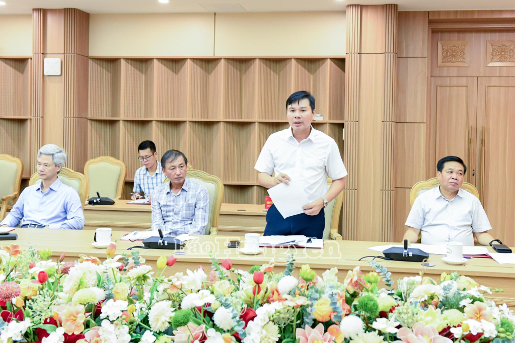 Các đại biểu thảo luận tại phiên họp.