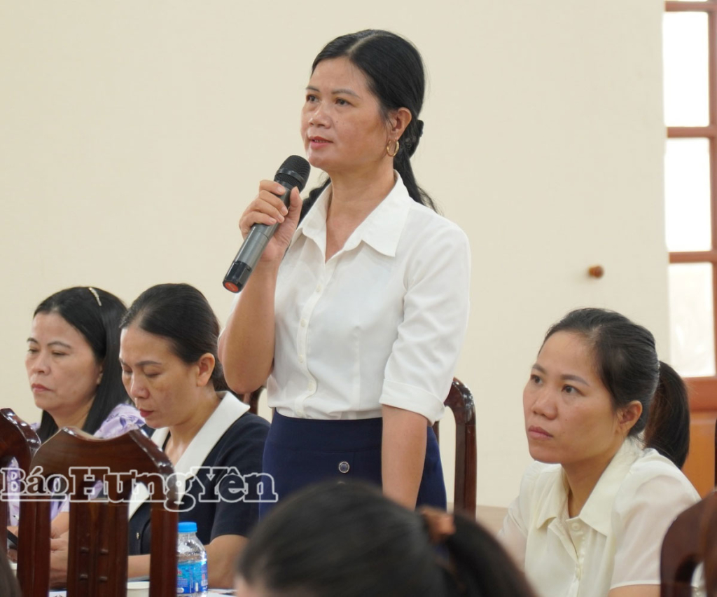 Đại biểu trao đổi tại lớp tập huấn.