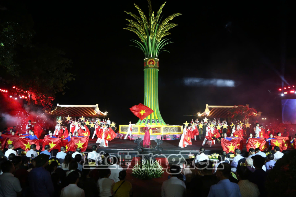 Tiết mục nghệ thuật tại chương trình.