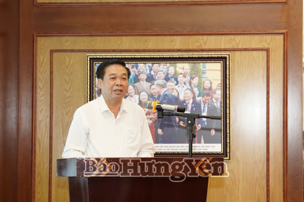 Đồng chí Phó Chủ tịch Thường trực UBND tỉnh Hưng Yên Nguyễn Quang Hưng phát biểu tại buổi làm việc.