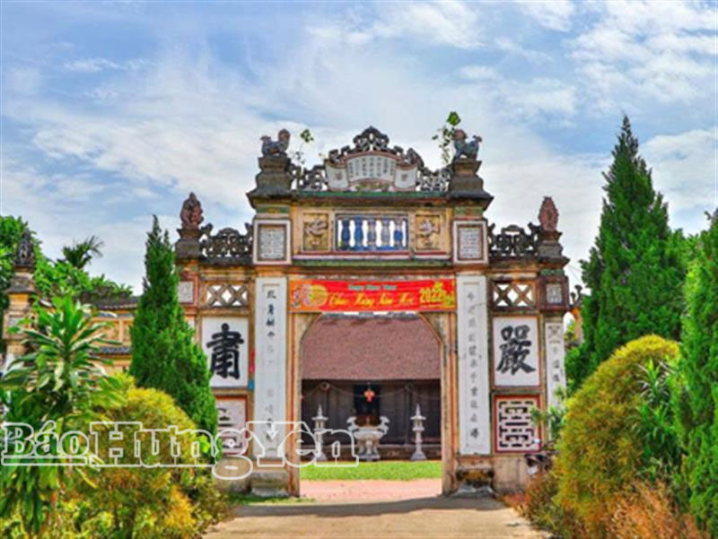 Tam quan Đình Dương Trạch, xã Triệu Việt Vương.