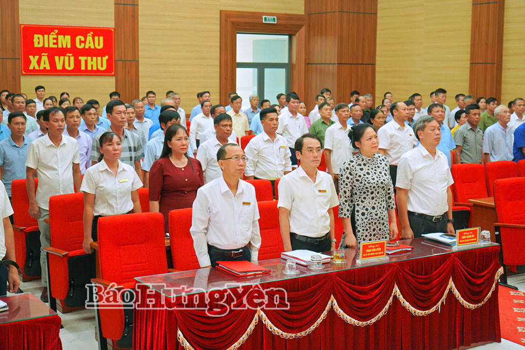 Các đại biểu HĐND xã Vũ Thư dự kỳ họp. 