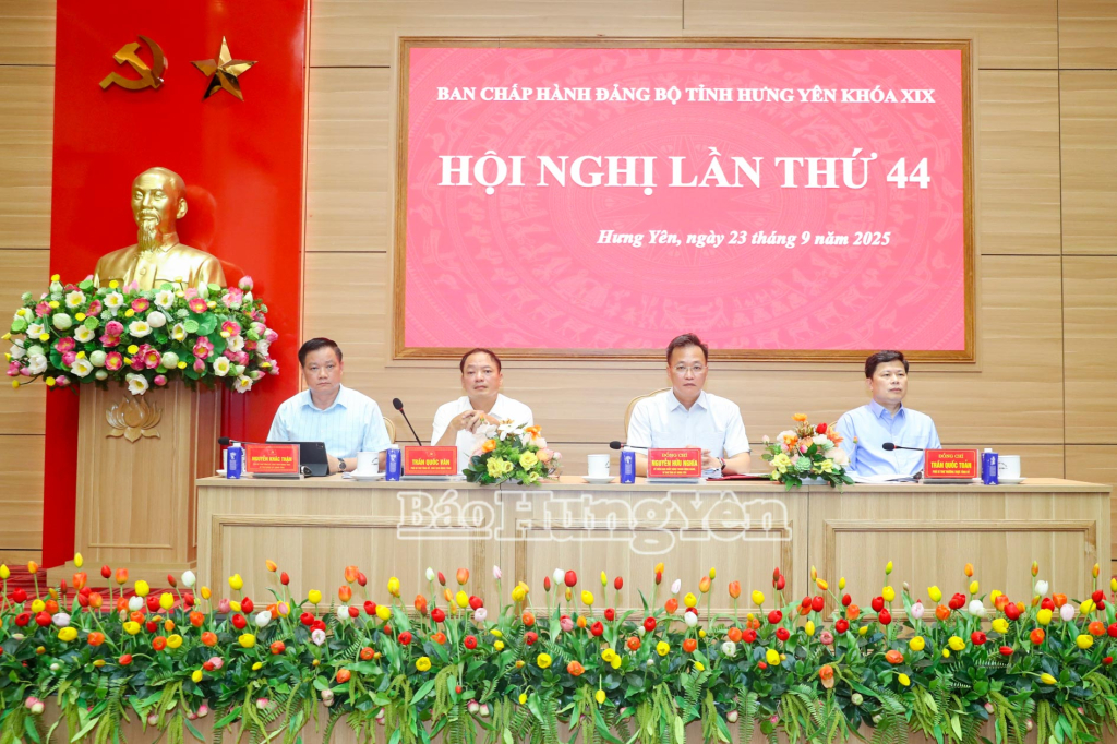 Các đồng chí Thường trực Tỉnh ủy chủ trì hội nghị.