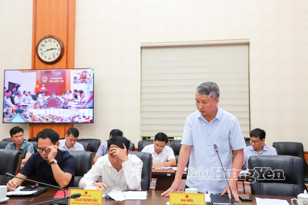 Đại diện Đài Khí tượng thủy văn Hưng Yên báo cáo diễn biến của bão Ragasa và dự báo ảnh hưởng đến địa bàn tỉnh.