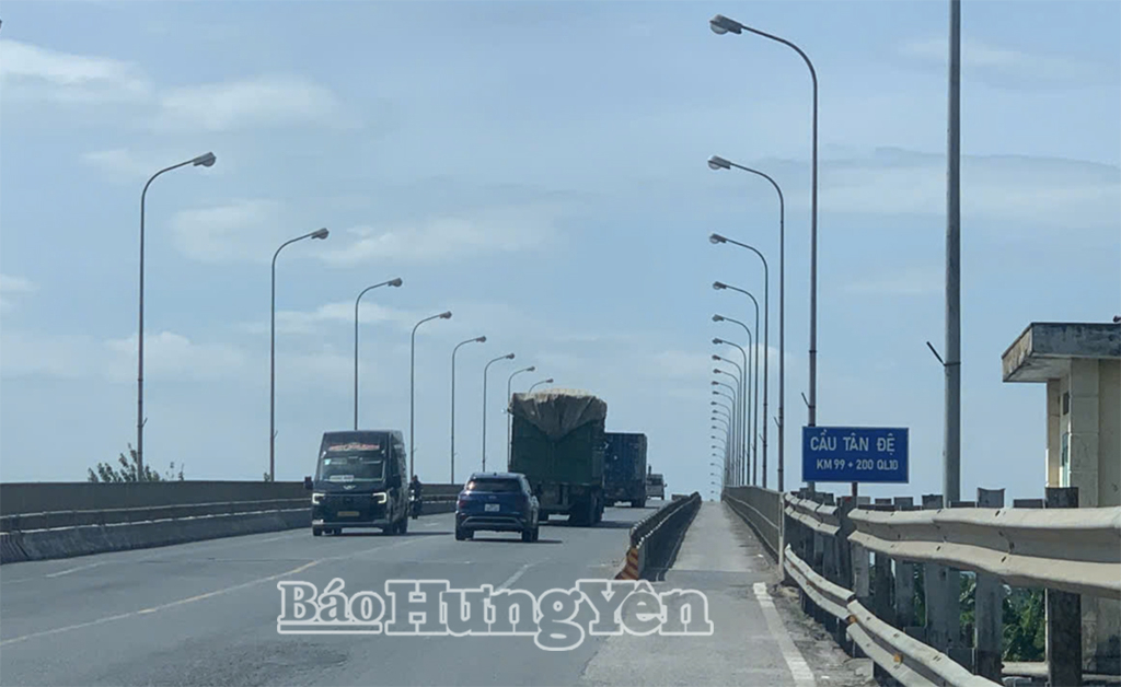 Cầu Tân Đệ - cây cầu huyết mạch nối tỉnh Hưng Yên với tỉnh Ninh Bình trên Quốc lộ 10.
