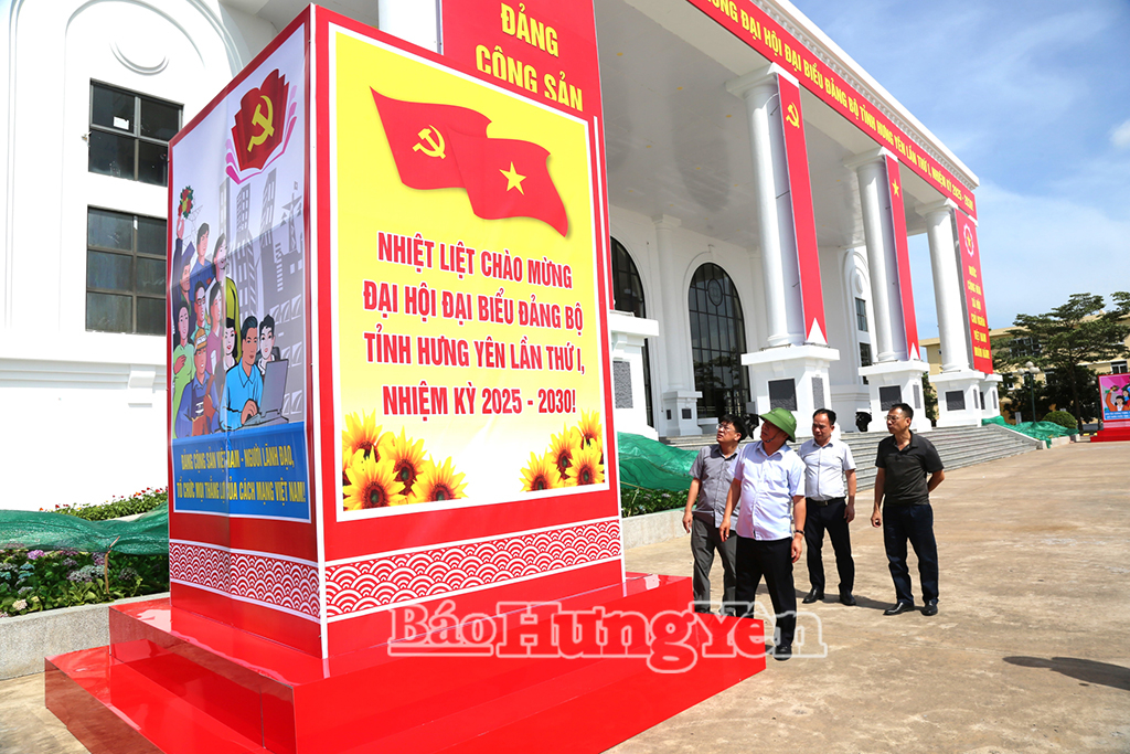 Đồng chí Nguyễn Quang Hưng, Ủy viên Ban Thường vụ Tỉnh ủy, Phó Chủ tịch Thường trực UBND tỉnh kiểm tra, chỉ đạo bảo đảm an toàn các cụm khánh tiết chào mừng Đại hội đại biểu Đảng bộ tỉnh Hưng Yên lần thứ I, nhiệm kỳ 2025 – 2030.
