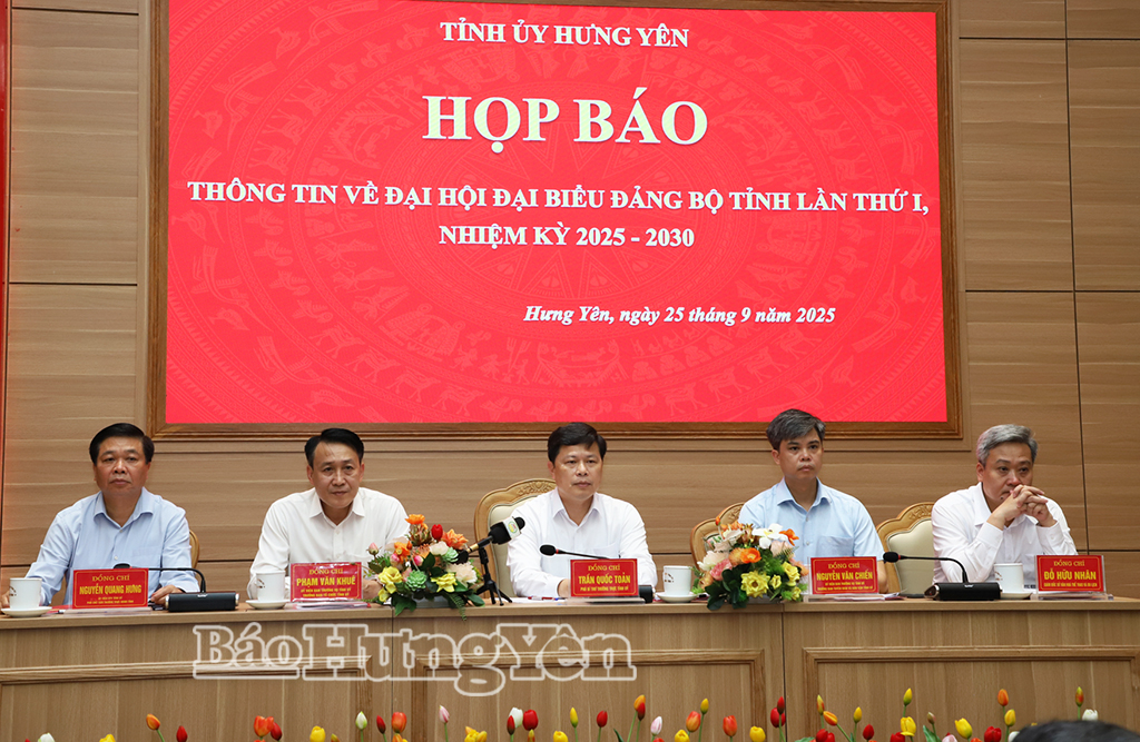 Đồng chí Trần Quốc Toản, Phó Bí thư Thường trực Tỉnh ủy chủ trì họp báo.