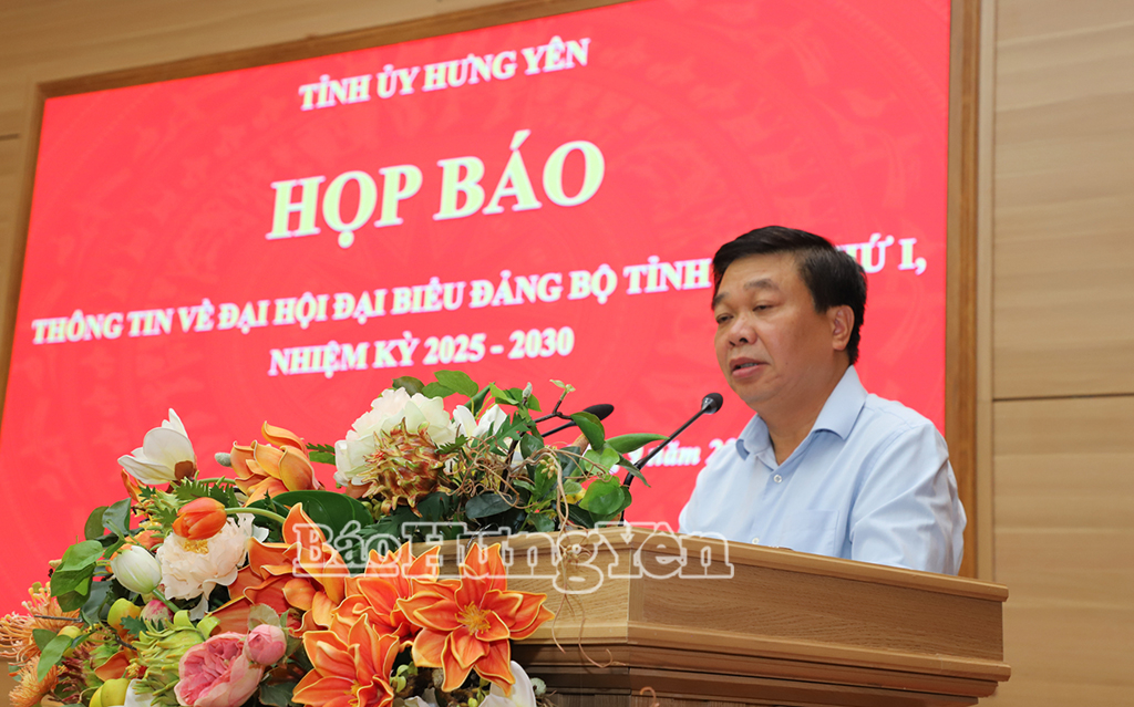 Đồng chí Nguyễn Quang Hưng, Ủy viên Ban Thường vụ Tỉnh ủy, Phó Chủ tịch Thường trực UBND tỉnh phát biểu tại họp báo.