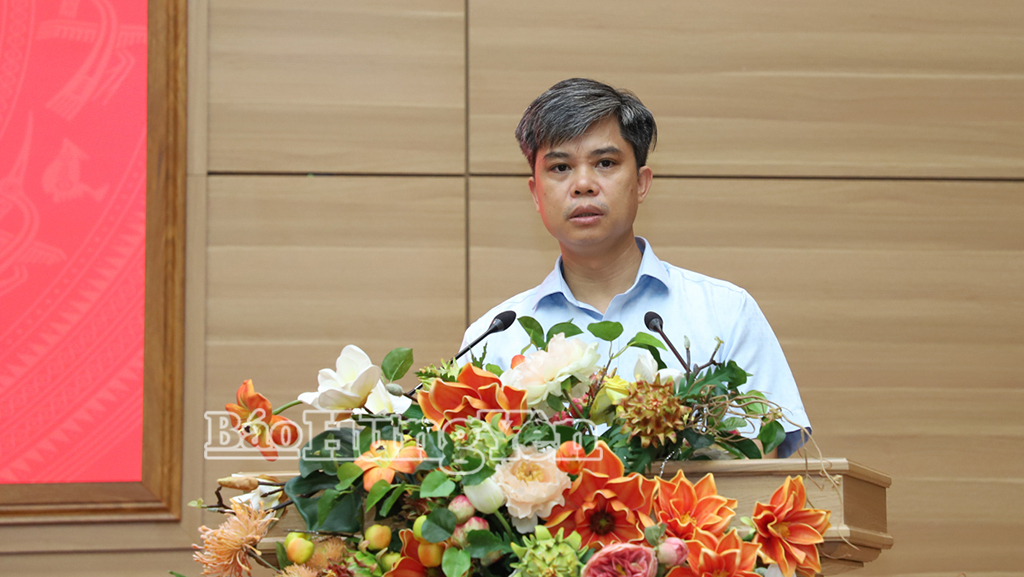 Đồng chí Nguyễn Văn Chiến, Ủy viên Ban Thường vụ Tỉnh ủy, Trưởng ban Tuyên giáo và Dân vận Tỉnh ủy phát biểu tại họp báo.