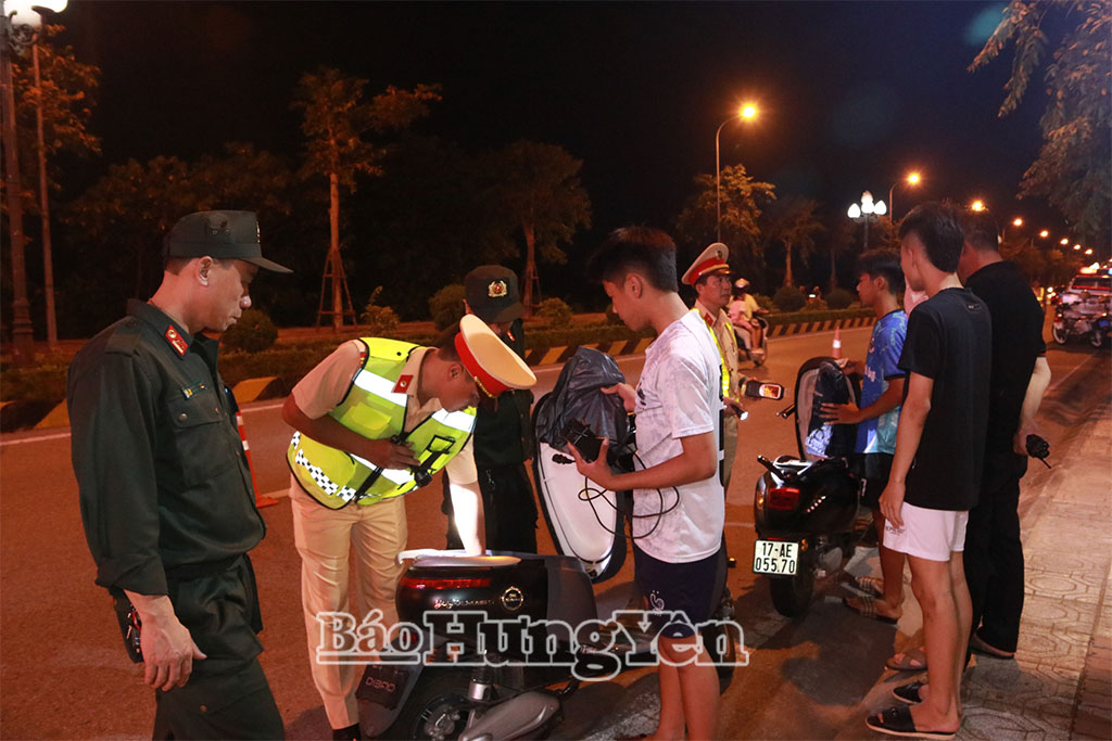 Lực lượng Công an tăng cường đấu tranh, trấn áp các loại tội phạm.