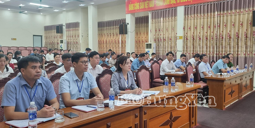 Các đại biểu dự hội nghị.
