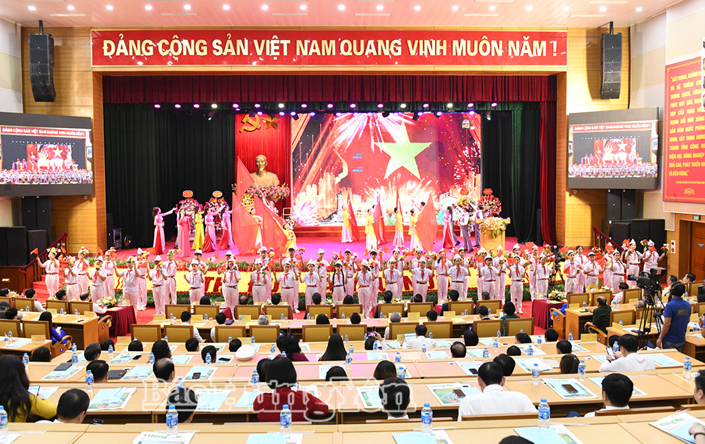 Tiết mục trong chương trình nghệ thuật chào mừng Đại hội.