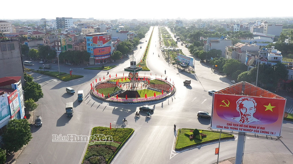 Vòng xoay ngã tư Chợ Gạo, phường Phố Hiến.